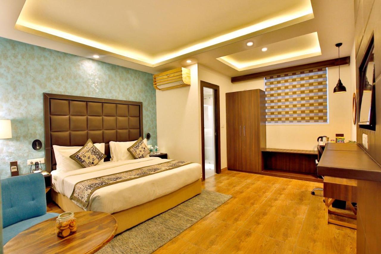 The Fern Residency Noida Hotel Exterior photo